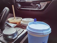 -瑞幸咖啡(凯德龙之梦莘庄店)