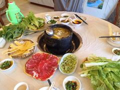 -鲁朗纳麦石锅鸡庄园