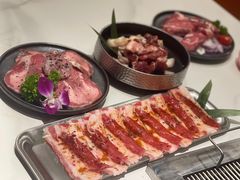 -山野的朋友露营炭火烤肉