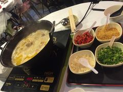 -鲜入围煮花胶鸡海鲜火锅