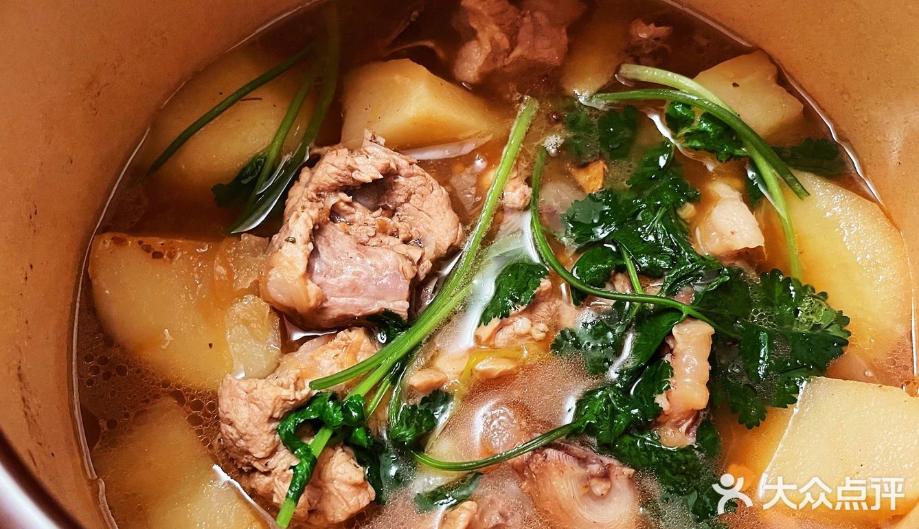 土豆的粉糯甜，龙骨的肉鲜香