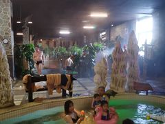 -泉城欧乐堡戏水湾艺术养生温泉