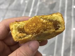 蜜酥莲蓉蛋黄月饼-鲍师傅糕点(八一馆店)