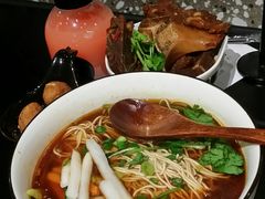 香辣牛骨汤面-贡梅老面馆·蟹粉面·无锡特色小吃(南长街主推店)