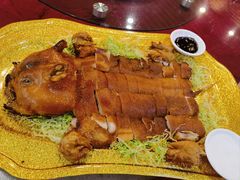 烧乳猪-渔意如意·首创金鲷顺德鱼生