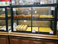 面包甜点陈列柜-东南饼庄(铁路二村店)