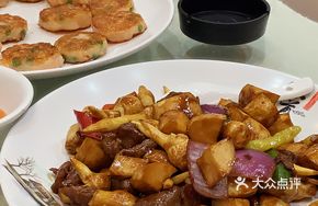Stir-fried Beef with King Oyster Mushroom and Lotus Root