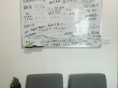 -两知·自习室(三峡广场总店)