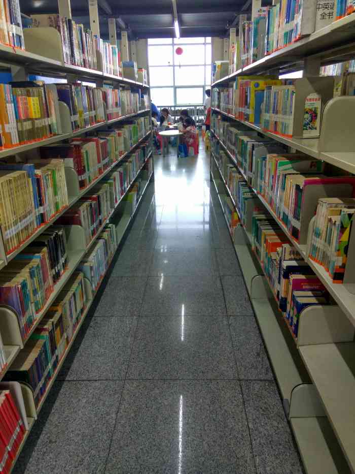 秦皇岛市图书馆"应该是秦皇岛市最大,书籍最全的一家图书馆.