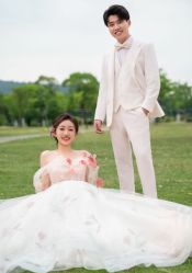 -雪中彩影婚纱摄影·微光艺术中心