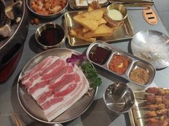 -围炉肉舍•炭烤活鳗•丹东海鲜烤肉(步行街店)