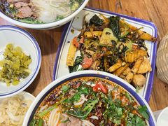 -云阿蛮云南生烫牛肉米线(奉贤路店)