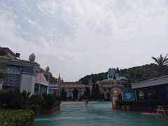 -平湖九龙山乐满地水上乐园