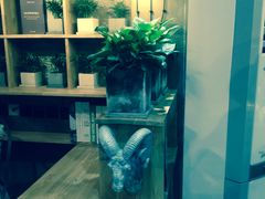 用餐区-HIGH FIVE哈福手工汉堡(桂林路店)