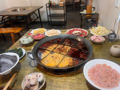 -渝嘴小老弟老火锅(华新村店)