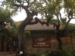 -Chom Cafe and Restaurant