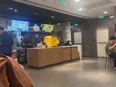 -麦当劳(上海虹桥站30B检票口楼上)