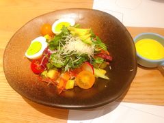 托斯卡尼蔬菜沙拉配酸奶芒果汁-原石牛扒·约会餐厅(龙城万科里店)