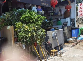 本地人推荐的，这家十年老店，味道真心不错，他家的环境