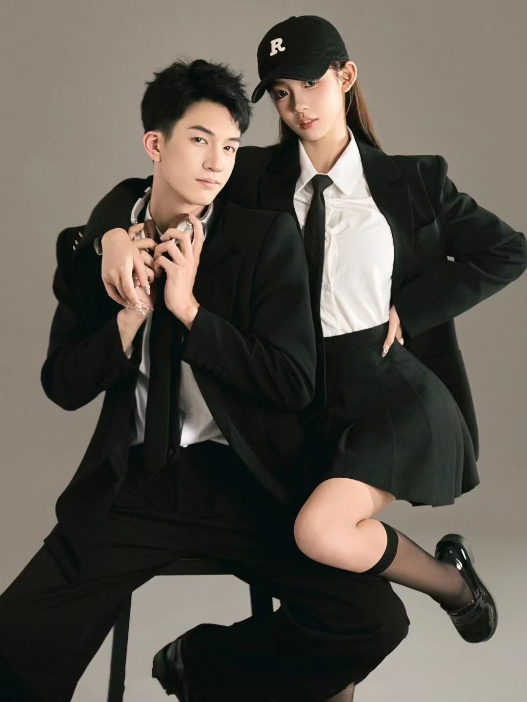 ||霸气学长和校花的恋爱
妥妥的言情小说男女主
高级感