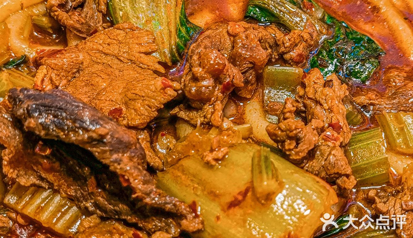 超大肉片的新疆炒米粉我在这里吃到了‼️