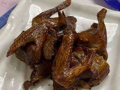 脆皮红烧乳鸽-惠爱餐厅
