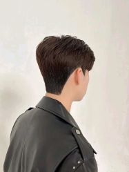 -一家只做男发烫染的店
