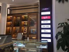 -回瑞眼镜·蔡司·依视路官方授权店(广益路万达店)