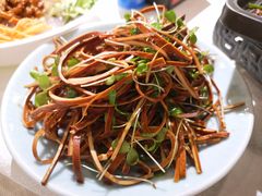 香椿拌豆腐-老浒记烤鸭-北京菜(琉璃厂店)