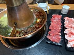 -果松木炭酸菜铜火锅·外婆参鸡汤