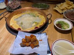 -洱火云南酸菜牛肉火锅(石景山当代商城店)