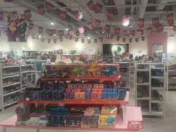 -嗨本可潮玩仓(大兴大悦春风里店)