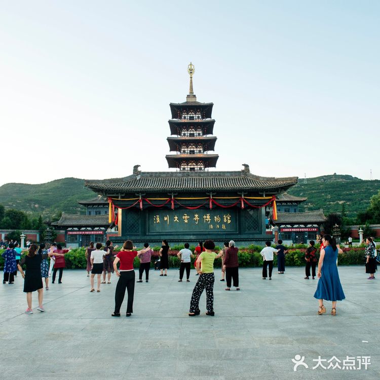 来到这里，能瞻拜到佛祖舍利，真是无上的荣幸