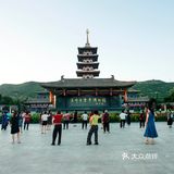 来到这里，能瞻拜到佛祖舍利，真是无上的荣幸