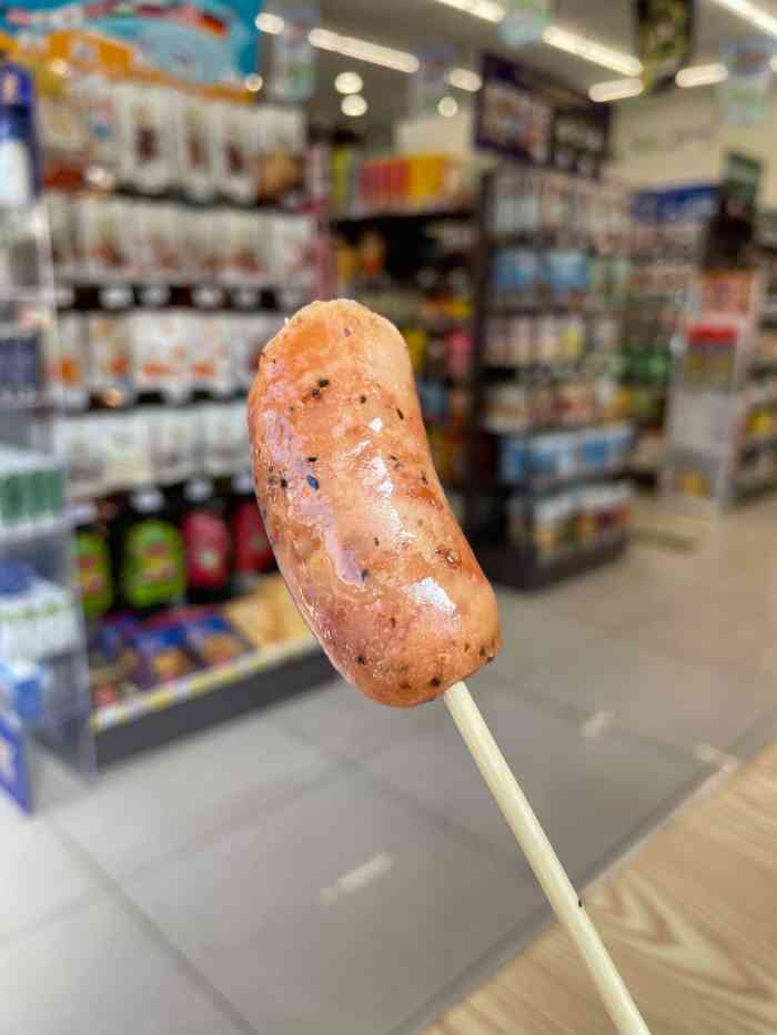 打分 周末的早餐就在罗森解决啦～ 黑胡椒烤肠有点咬不动,还是关东煮