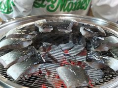 -围炉肉舍•炭烤活鳗•丹东海鲜烤肉(步行街店)