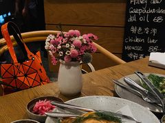 烟熏三文鱼配烤饺子皮和芥末籽酱-BOR Eatery(安福路店)