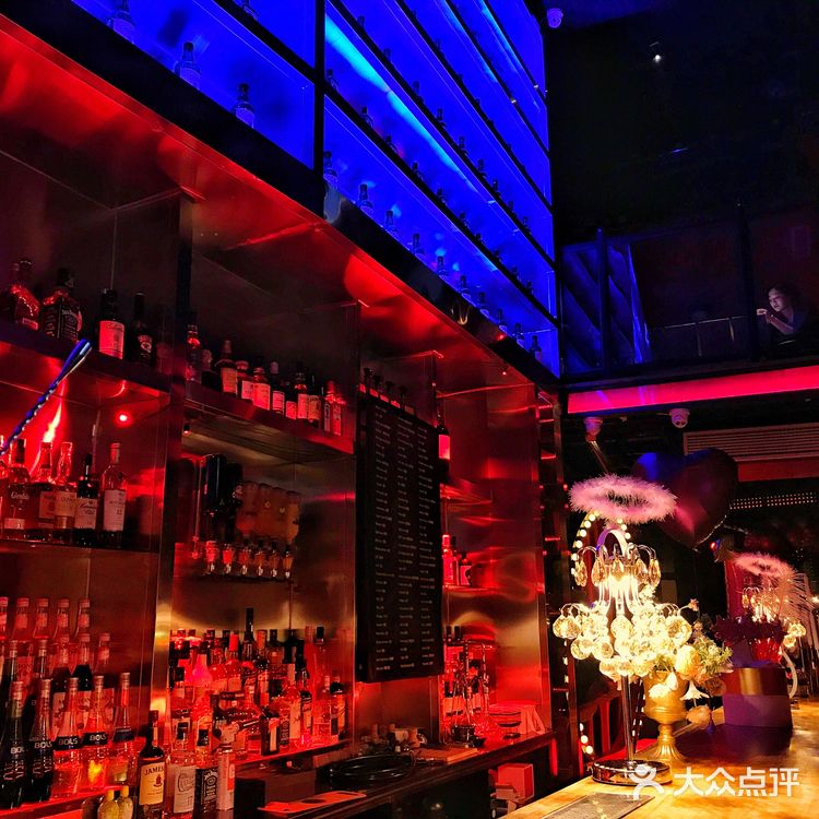 高颜值的一家酒吧哦