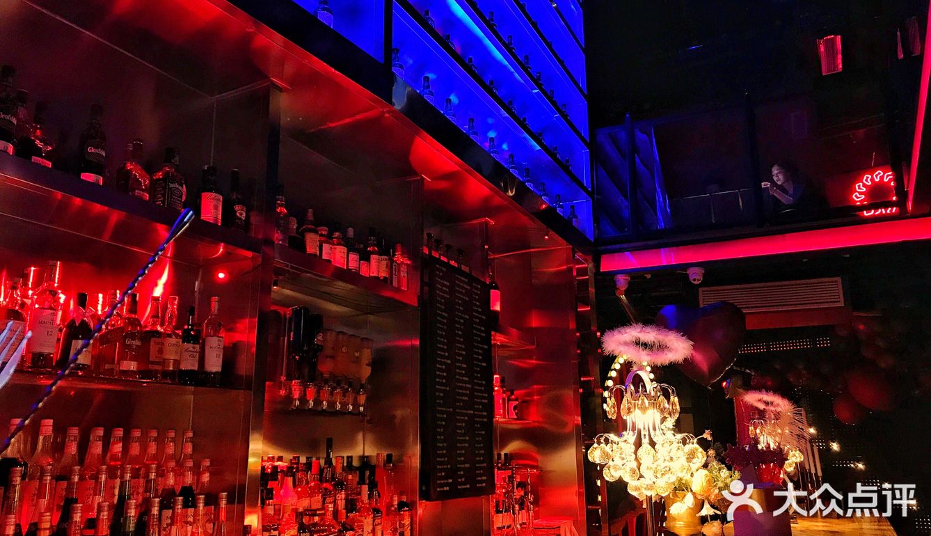 高颜值的一家酒吧哦