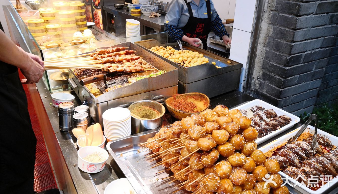 夜游成都宽窄巷子一条街美食美味太诱人