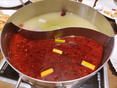 麻辣骨汤鸳鸯锅底-董府和牛宴