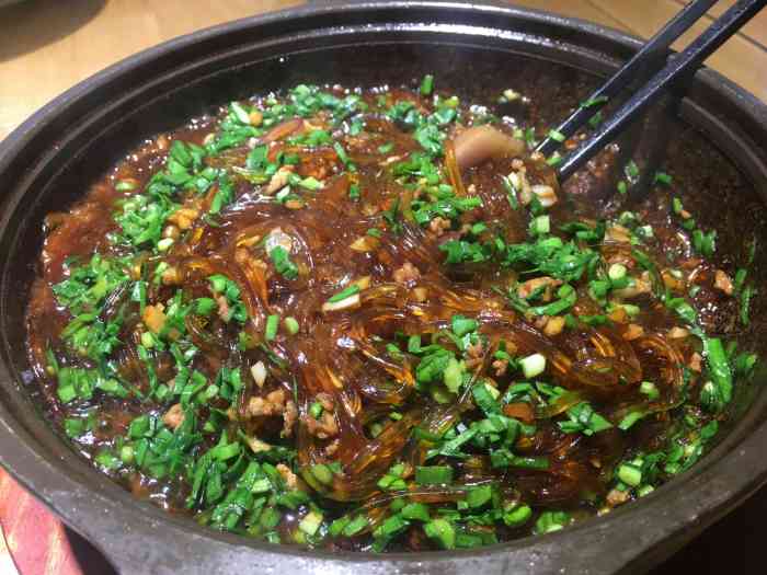 和朋友一起又来醉香楼打卡,点了新菜韭香绍子粉,巨好吃,虽然有肉末和