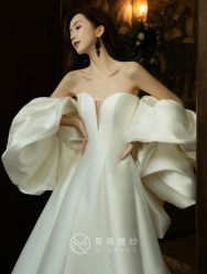-曼青婚纱礼服馆