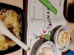 -蒙自源米线大王(东站店)