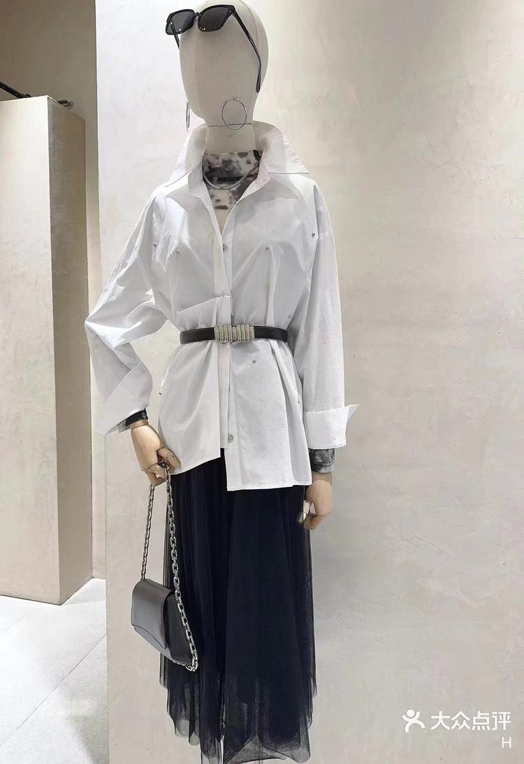 新款服装已上架色彩与质感的碰撞可以预见穿到身上的精致