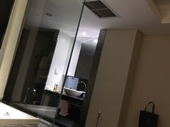 -桔子酒店(上海西藏北路地铁站店)