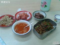 罗宋汤&nbsp;香酥鸡&nbsp;里脊肉&nbsp;炒面&nbsp;老爸鸡翅-做了不起的80后