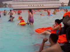 -黄河谷马拉湾海浪浴场