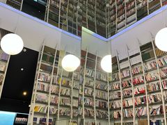 -钟书阁(松江泰晤士小镇店)