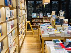 -猫的天空之城概念书店(杭州南宋御街店)